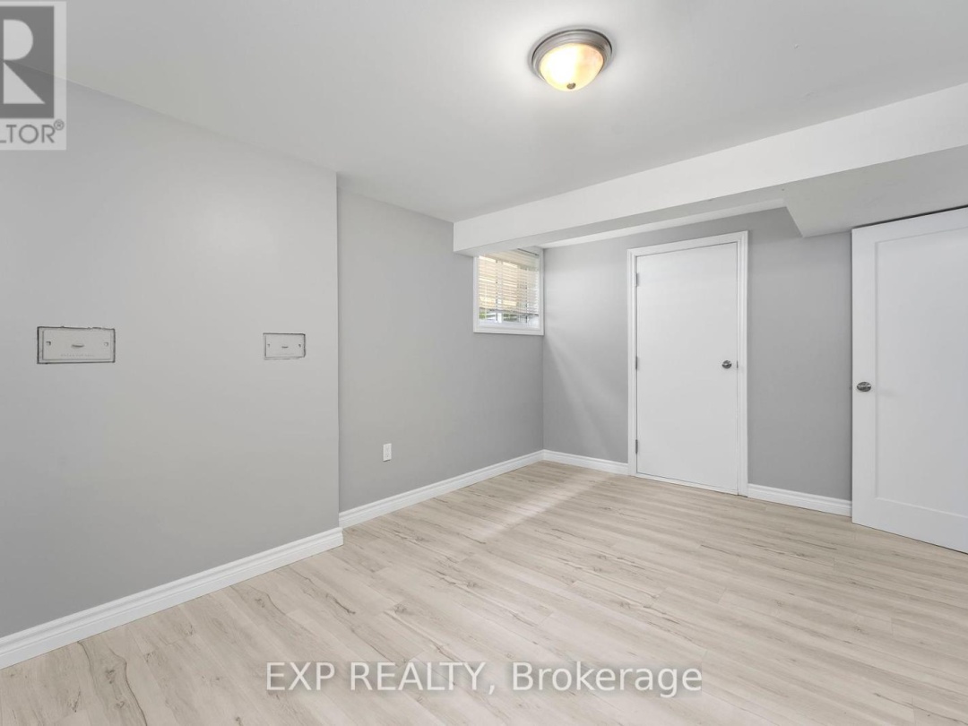143 WESTMOUNT DRIVE N, 