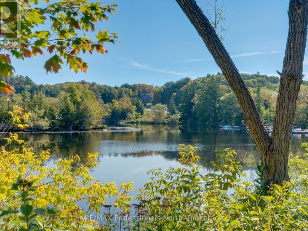 105 - 32 BRUNEL ROAD, 