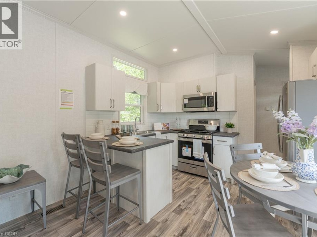 85 HUTCHINSON BEACH Road Unit# B56, Deer Lake