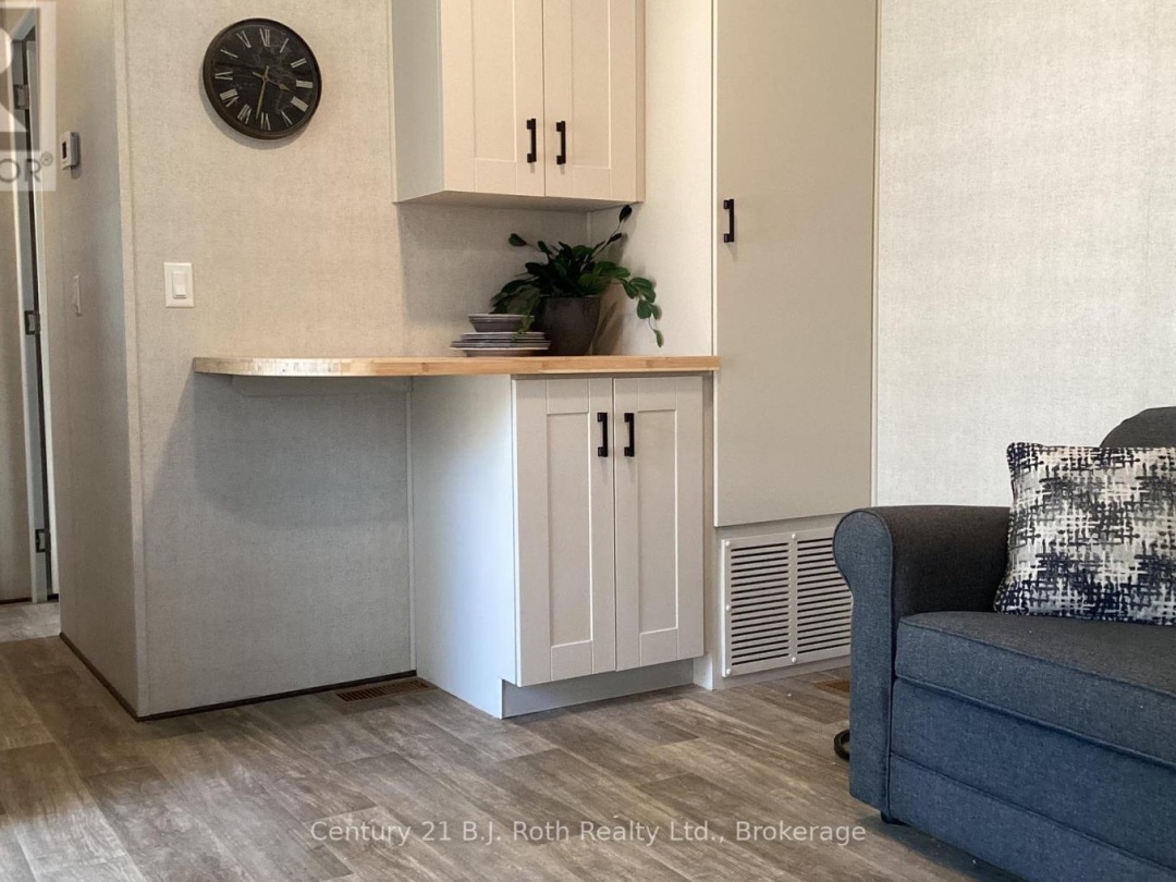 719 POPLAR CRESCENT, Bonnie Lake