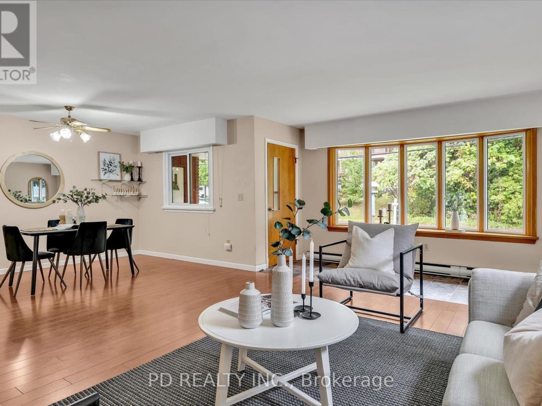 28 BOND STREET E, 