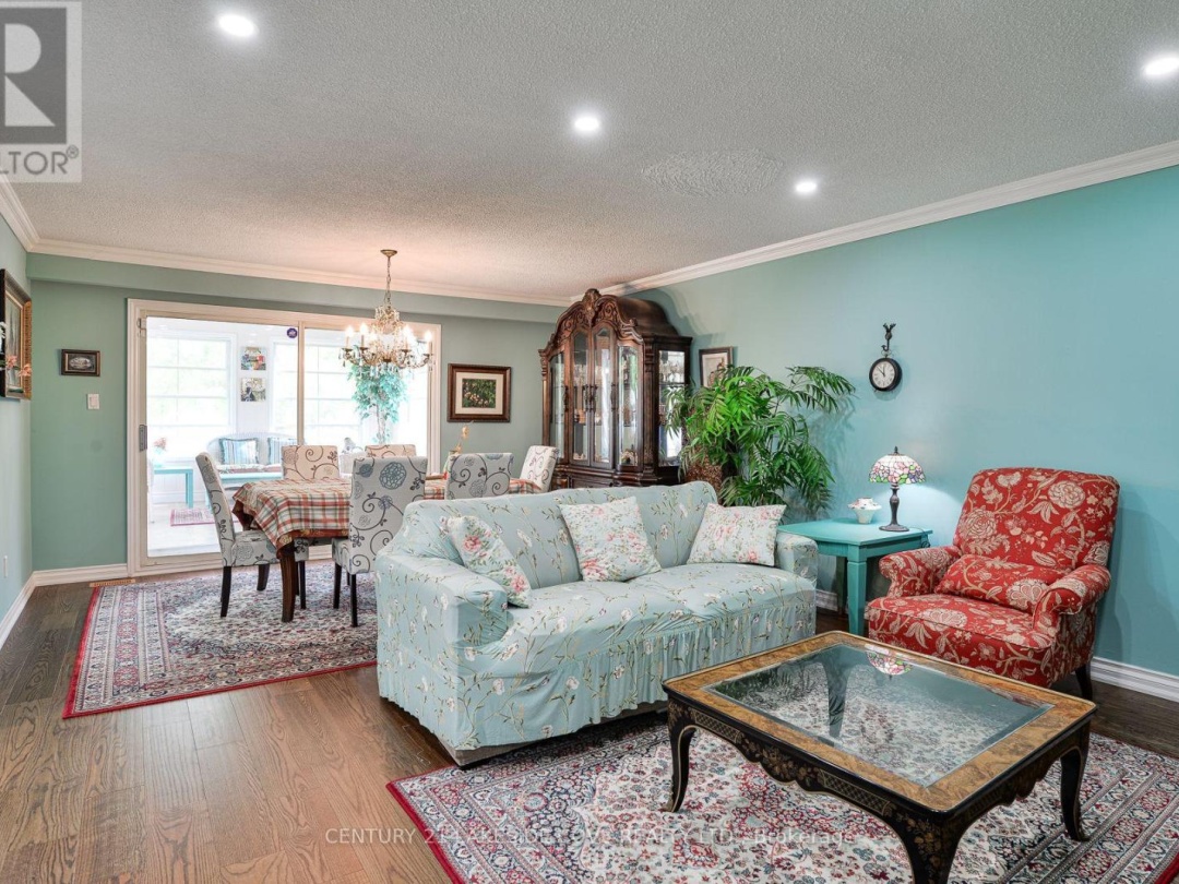9 PINETREE COURT, 