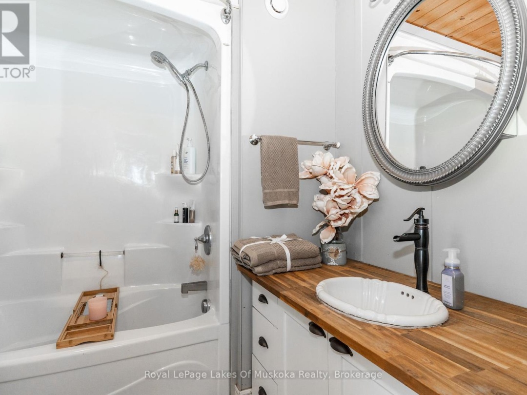 1185 MIRIAM DRIVE, Bracebridge (Oakley)