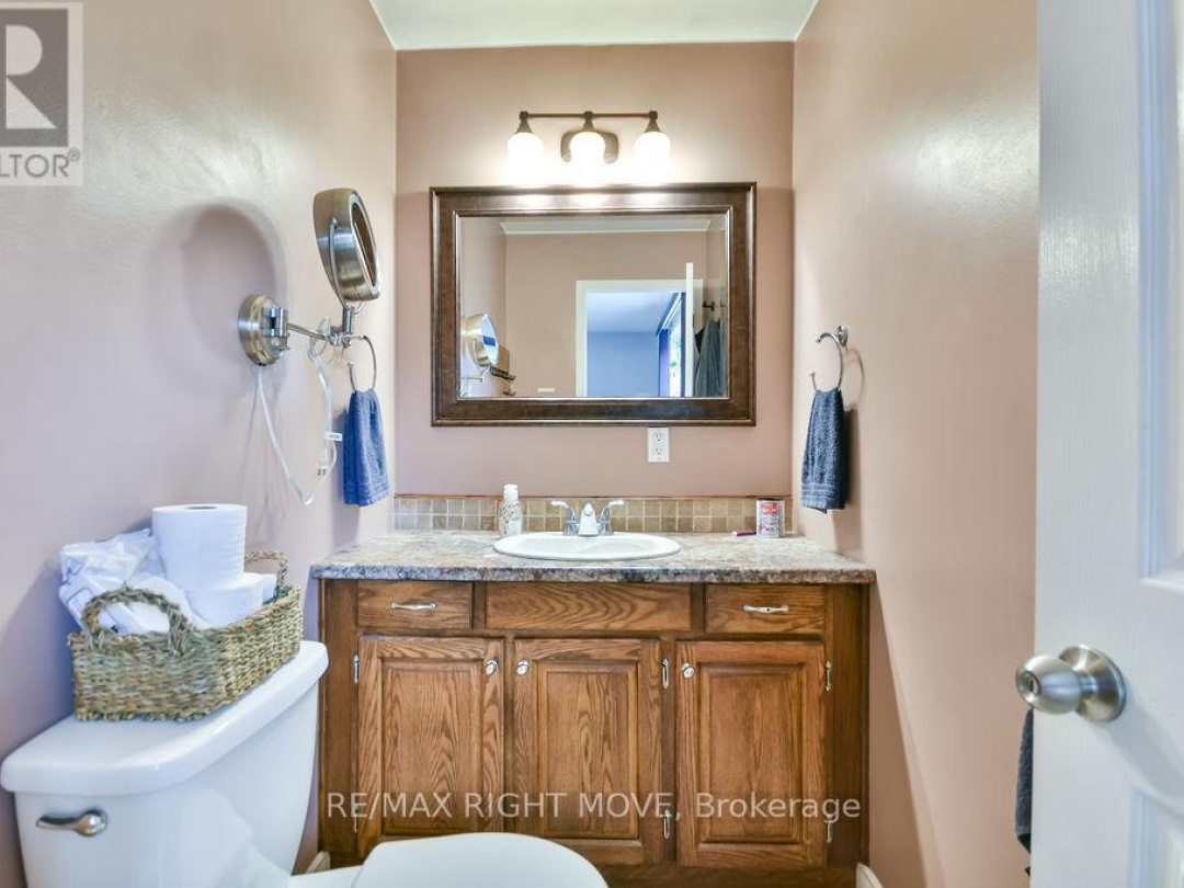 3811 LEO CRESCENT, Barnstable Bay