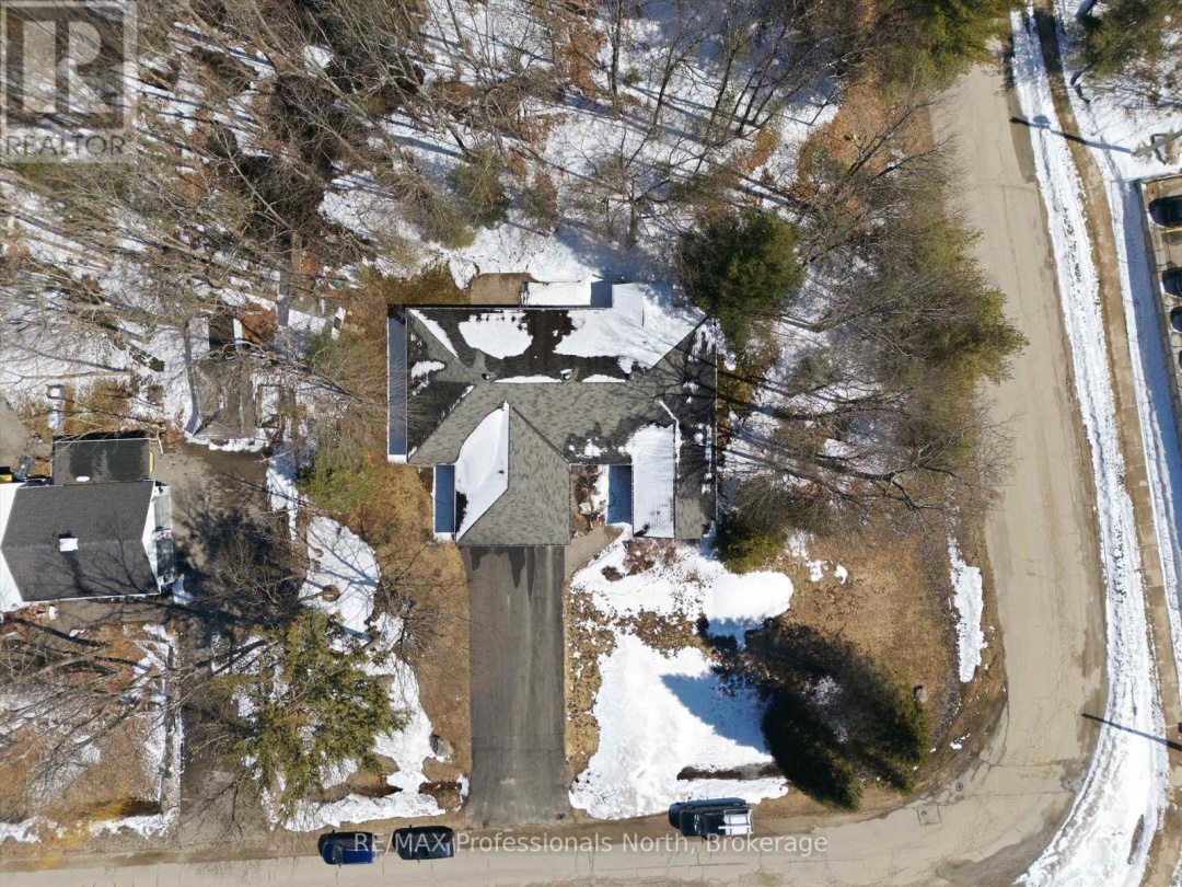 31 THE GRANITE BLUFF, Bracebridge (Macaulay)