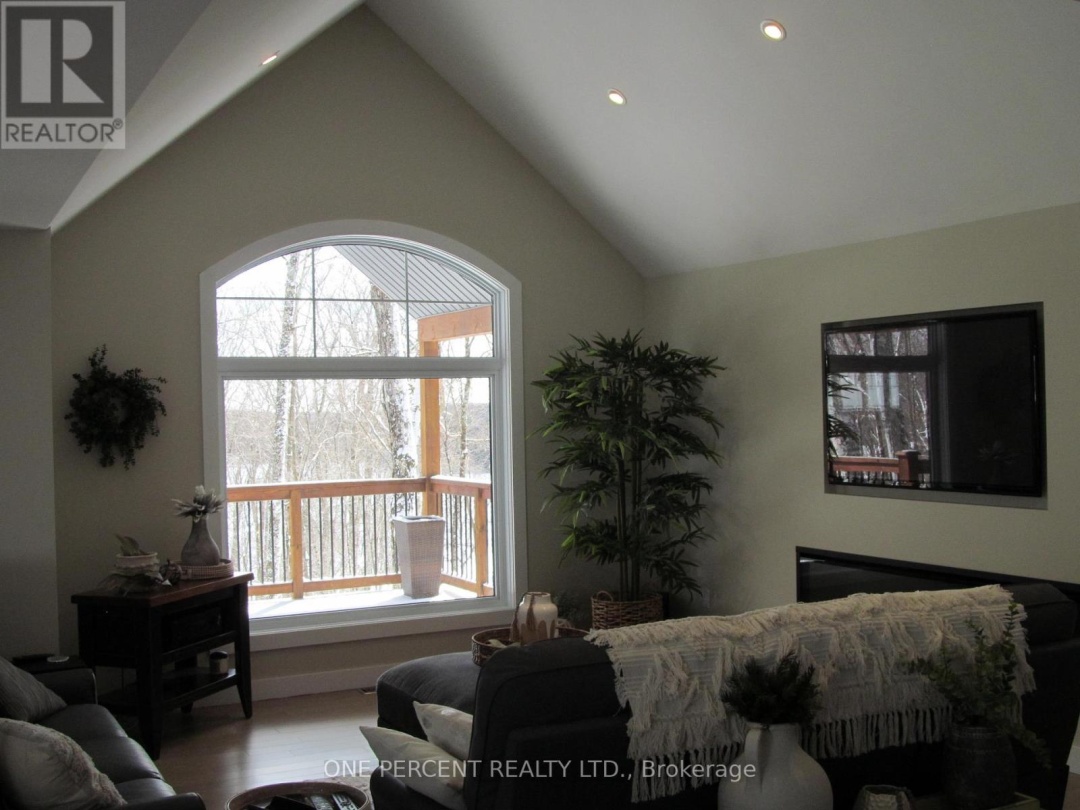 1333 WALKER LAKE DRIVE, Lake of Bays (Sinclair)