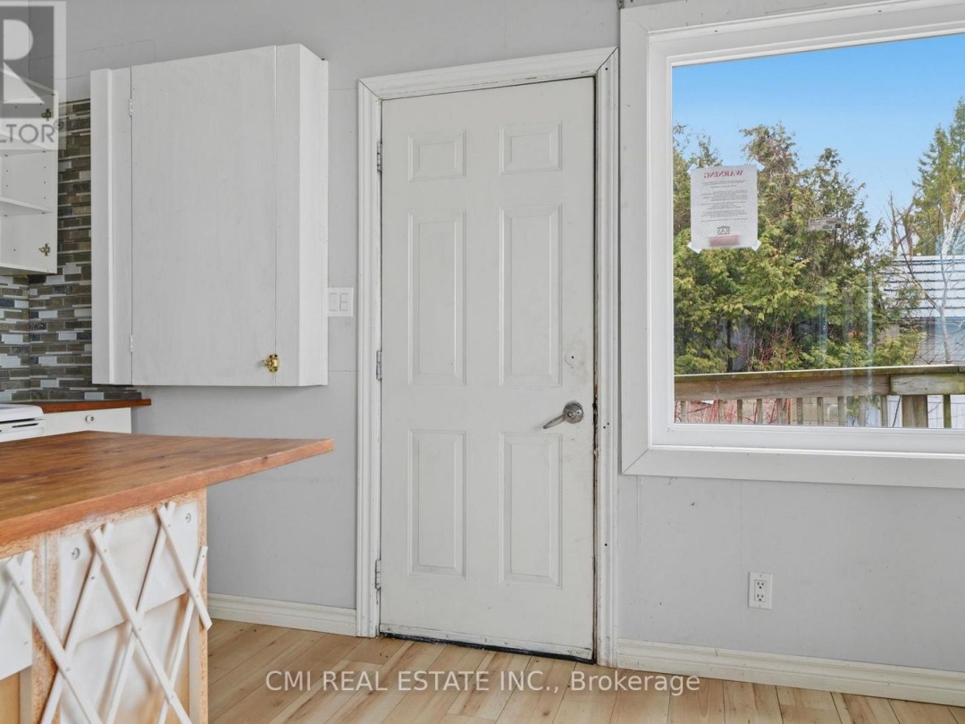 100 ALSOPS BEACH ROAD, Lake Simcoe