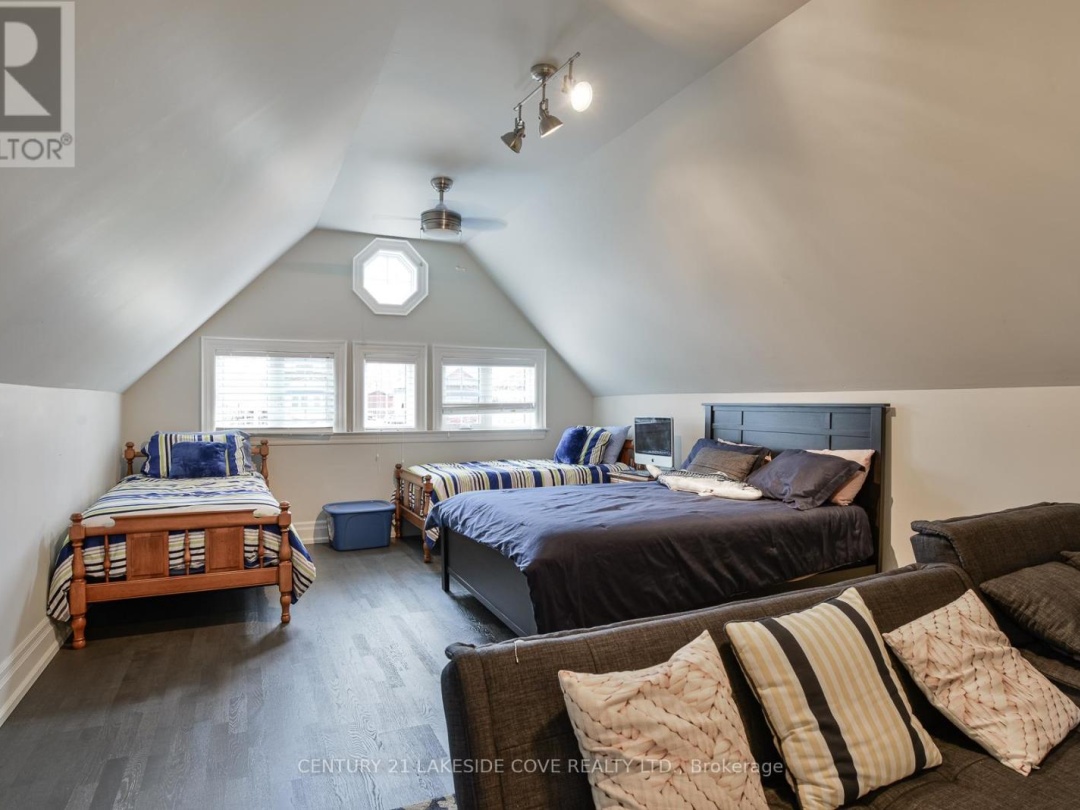 51 Ridge Avenue, Lake Simcoe