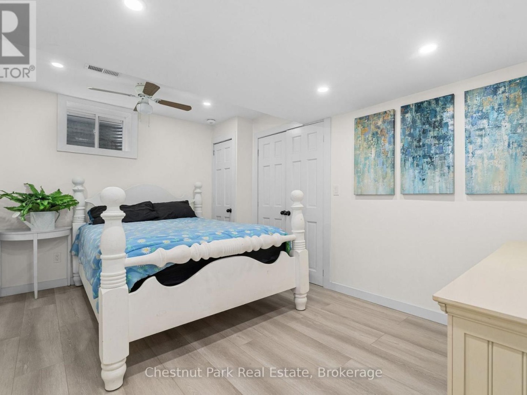 17 WINDSONG CRESCENT, 