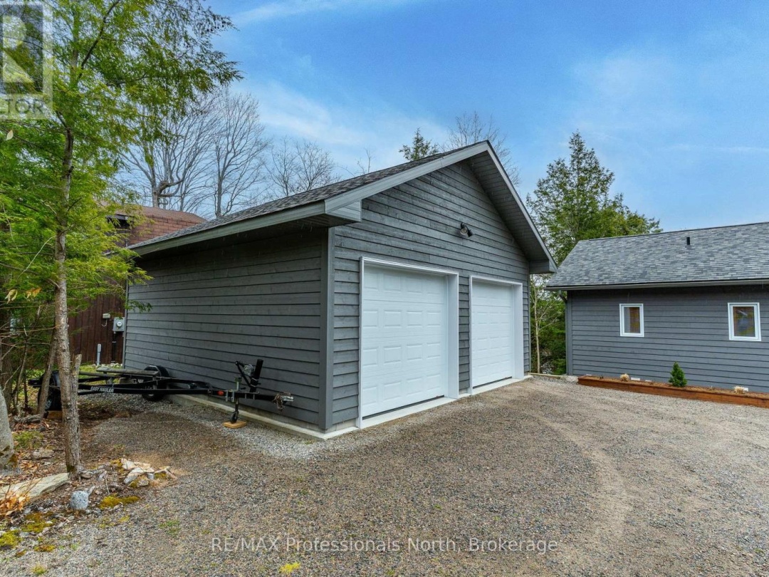 5997 KENNISIS LAKE ROAD, Kennisis Lake