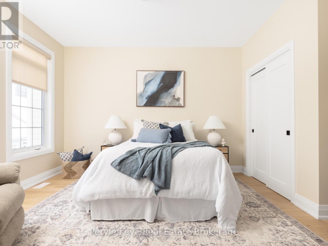 2 LEEDS COURT, Muskoka River