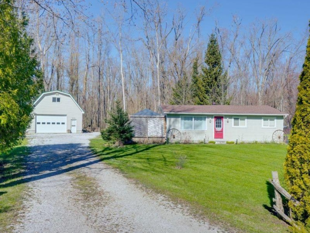 3576 JOHN STREET, Lake Simcoe