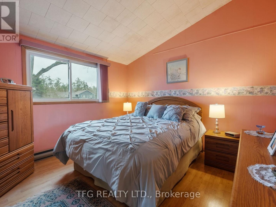12 NORTH BAYOU ROAD, Sturgeon Lake