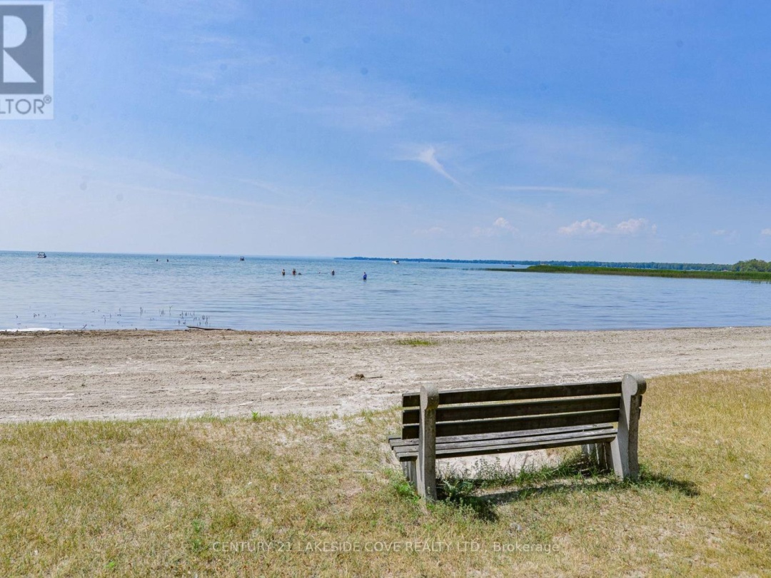 UNIT 14 - 1 PARADISE BOULEVARD, Lake Simcoe