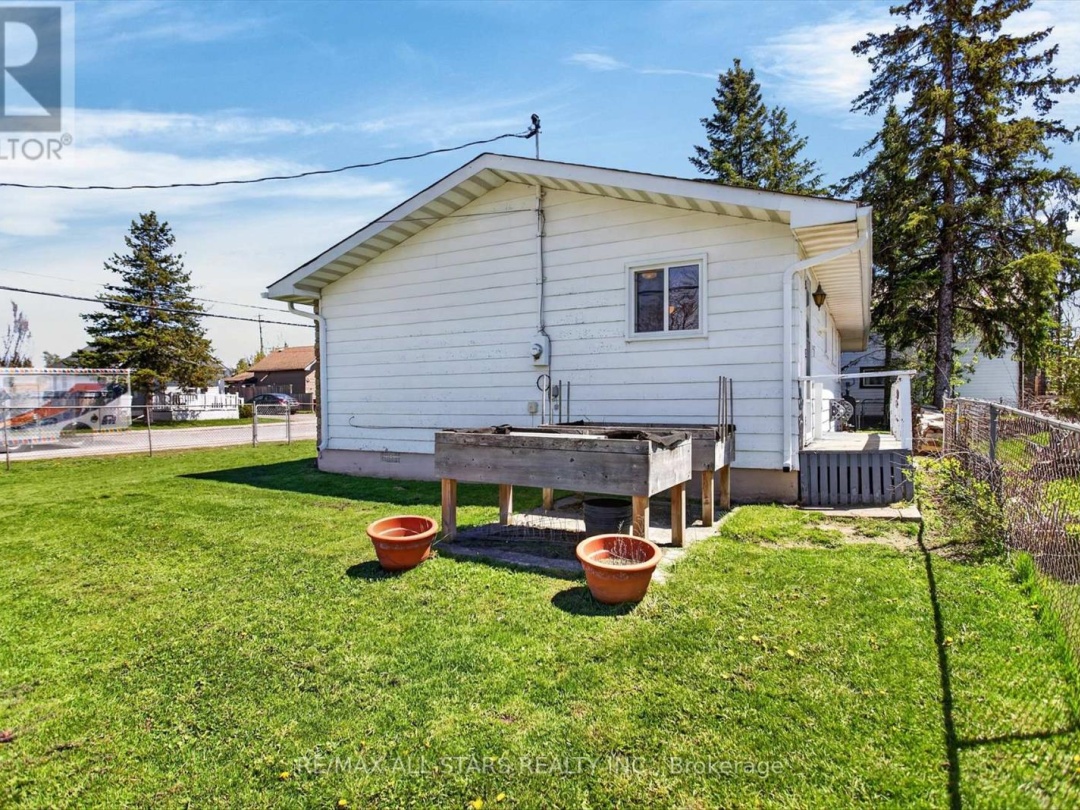 38 ELLIOT STREET, Kawartha Lakes (Fenelon Falls)