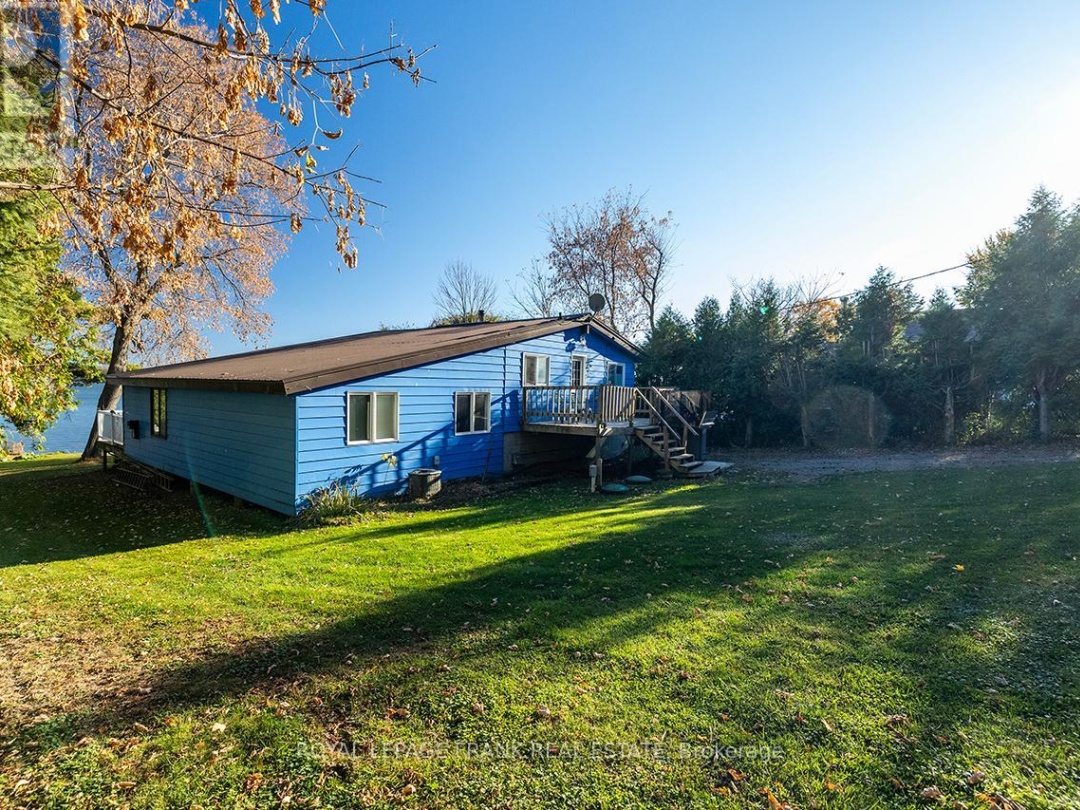 121 Ball Point Road, Scugog Lake