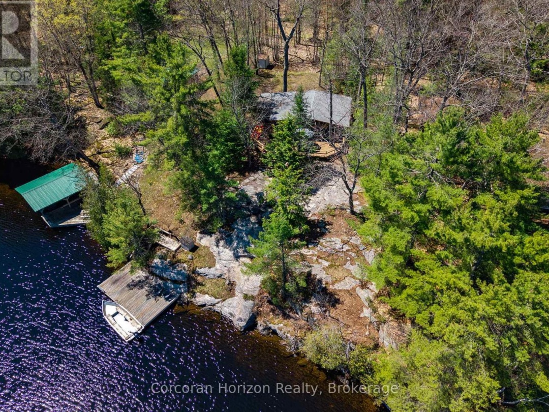 462 ISLAND 90 ISLAND, Six Mile Lake