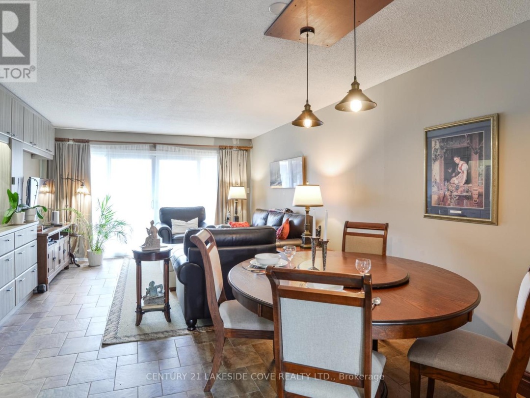 UNIT 29 - 1 PARADISE BOULEVARD, Lake Simcoe
