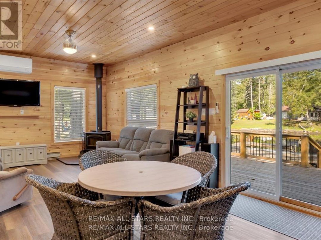 11 LITTLE BAY DRIVE, Gull River