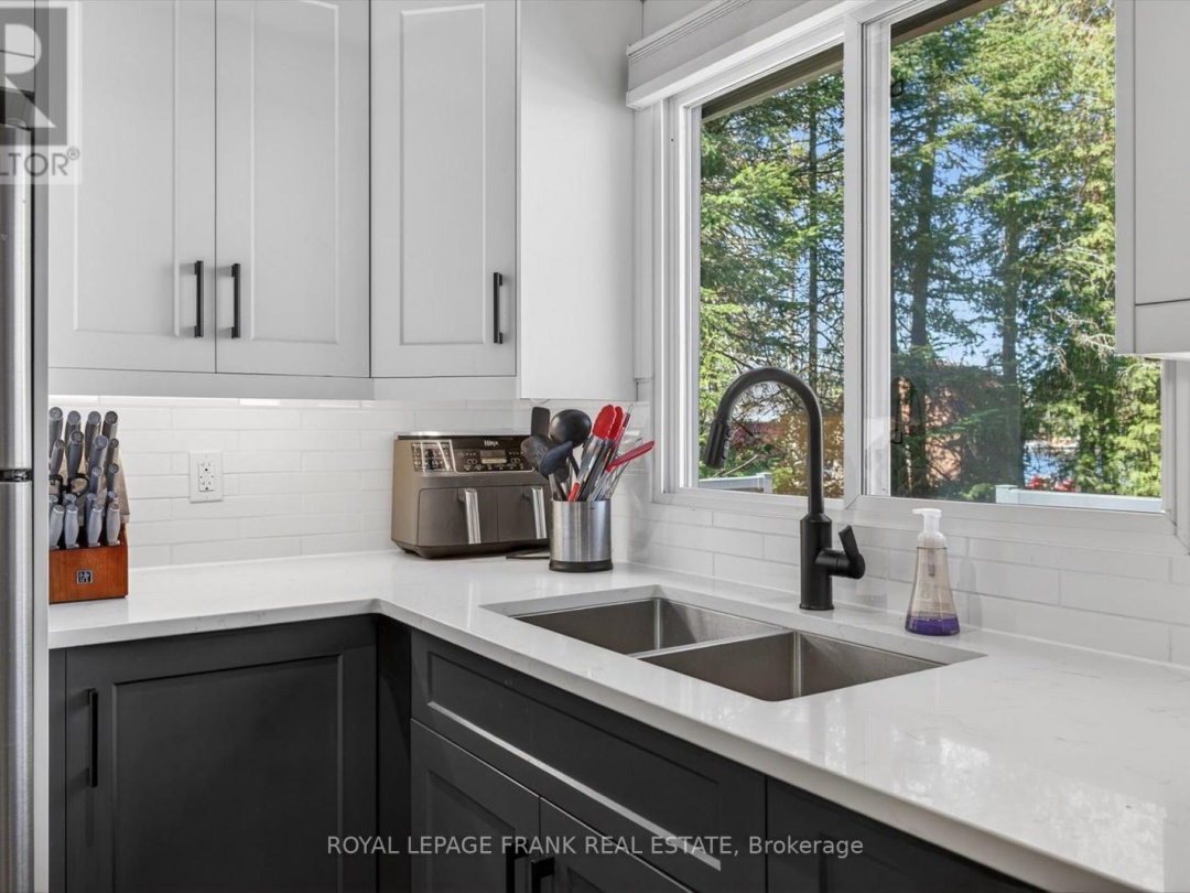42 SUNSET COURT, Little Bald Lake