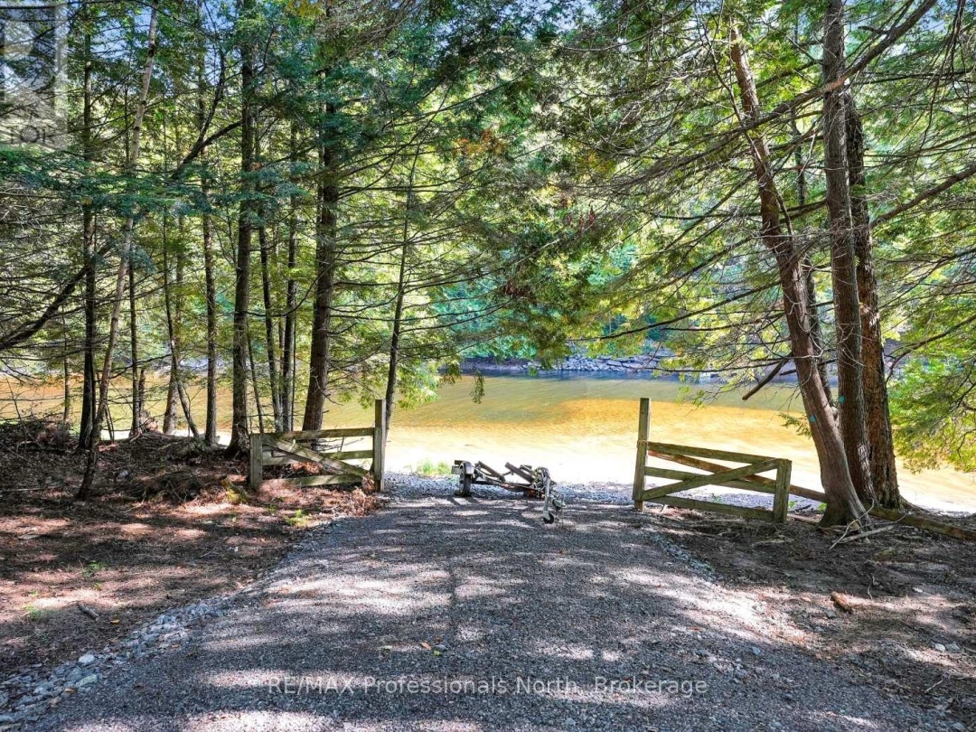 2718 WILKINSON ROAD, Kennisis Lake