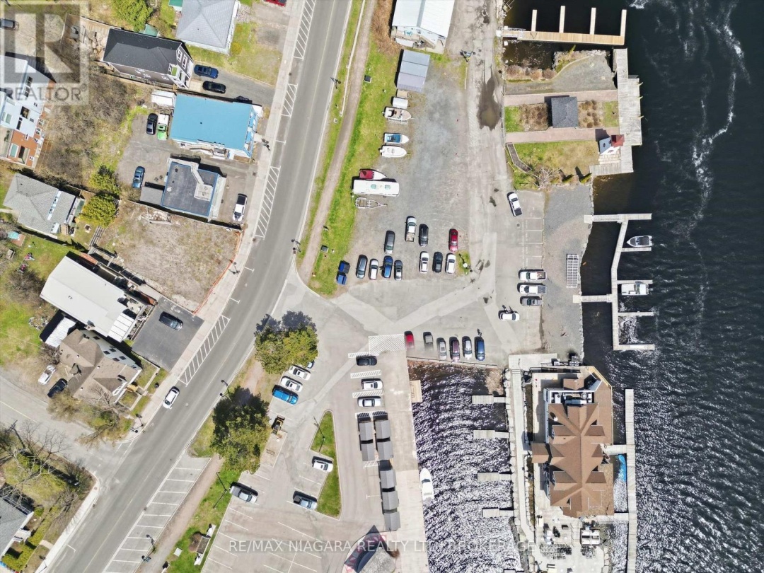 22 BAY STREET, Parry Sound