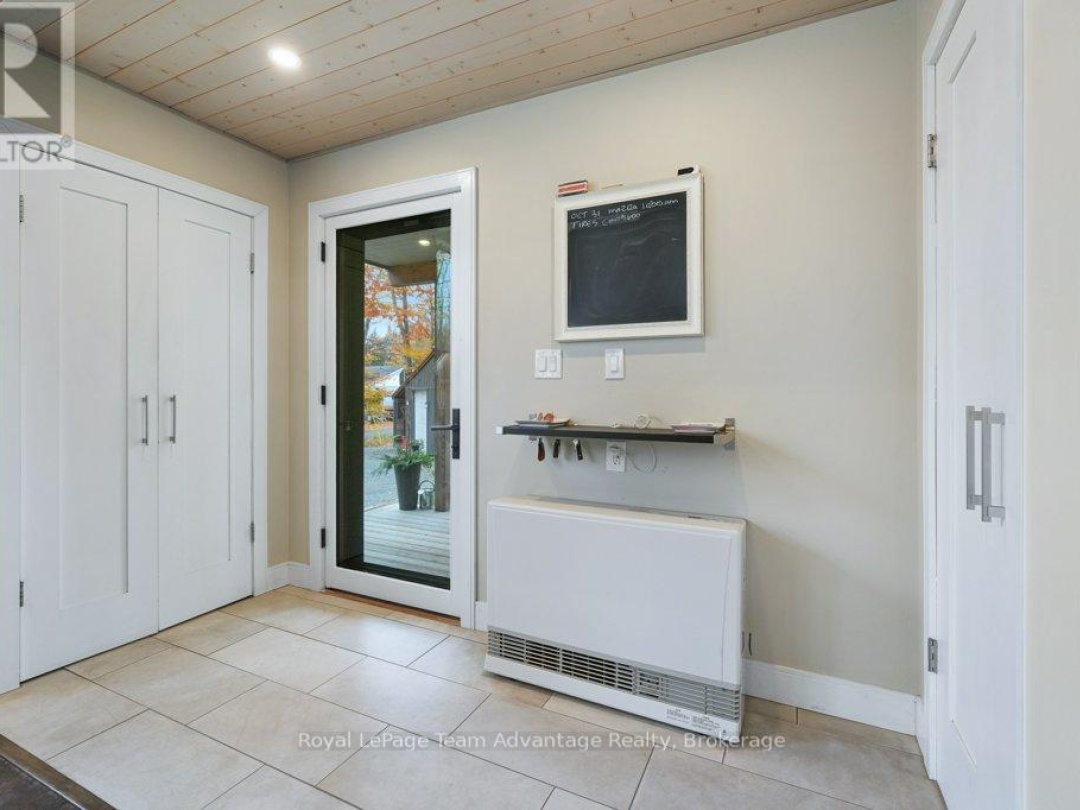 34 BEECHWOOD LANE, Hooton Lake