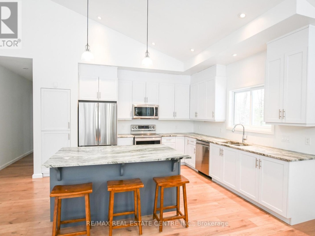 1033 NORTH SHORE DRIVE, Hoc Roc River