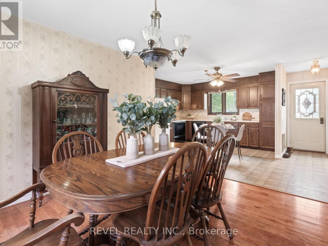 126 PINEWOOD BOULEVARD, Canal Lake