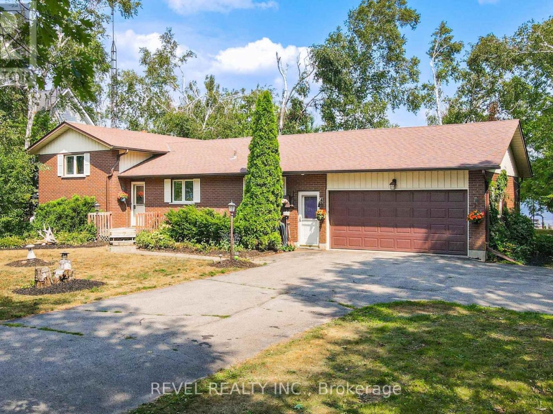 126 PINEWOOD BOULEVARD, Canal Lake
