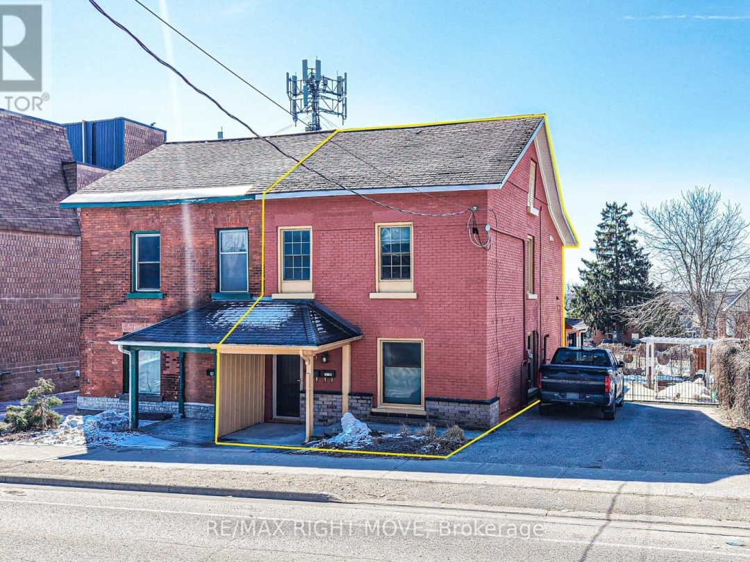 33 COLDWATER ROAD W, Orillia