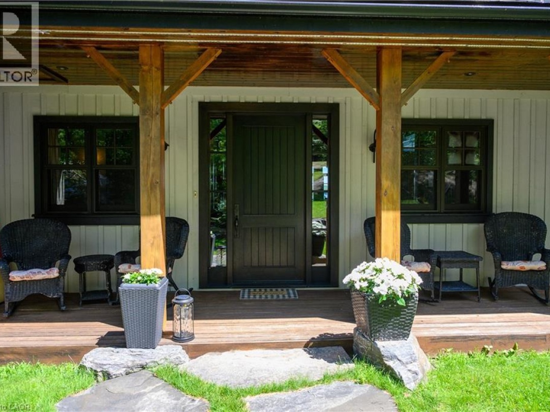 990 HASKETT'S Drive, Six Mile Lake