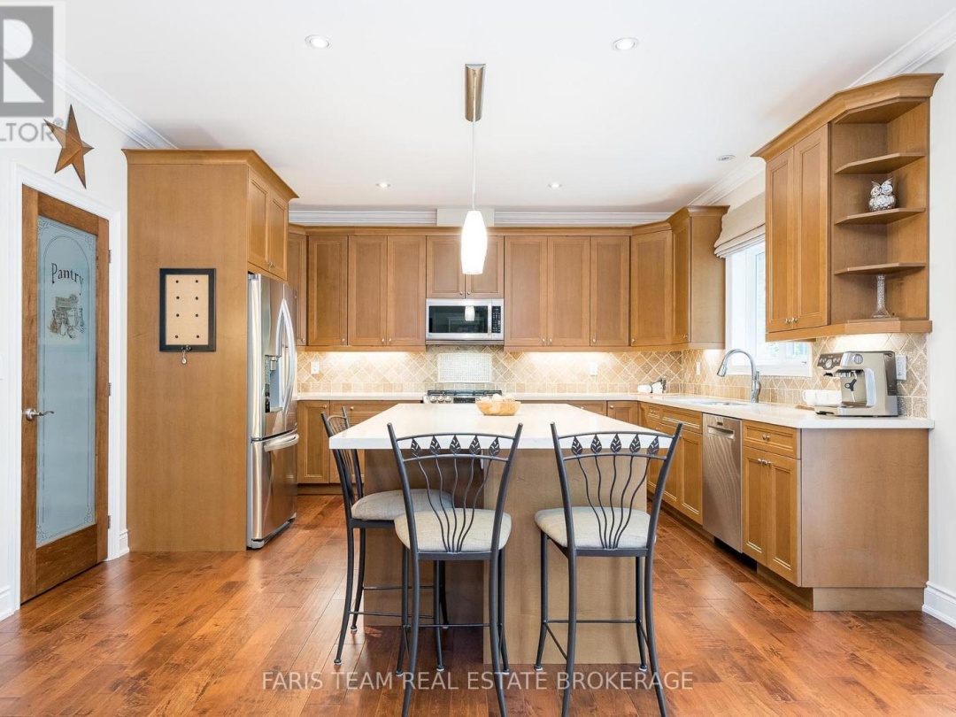 1559 RIMKEY CRESCENT, 