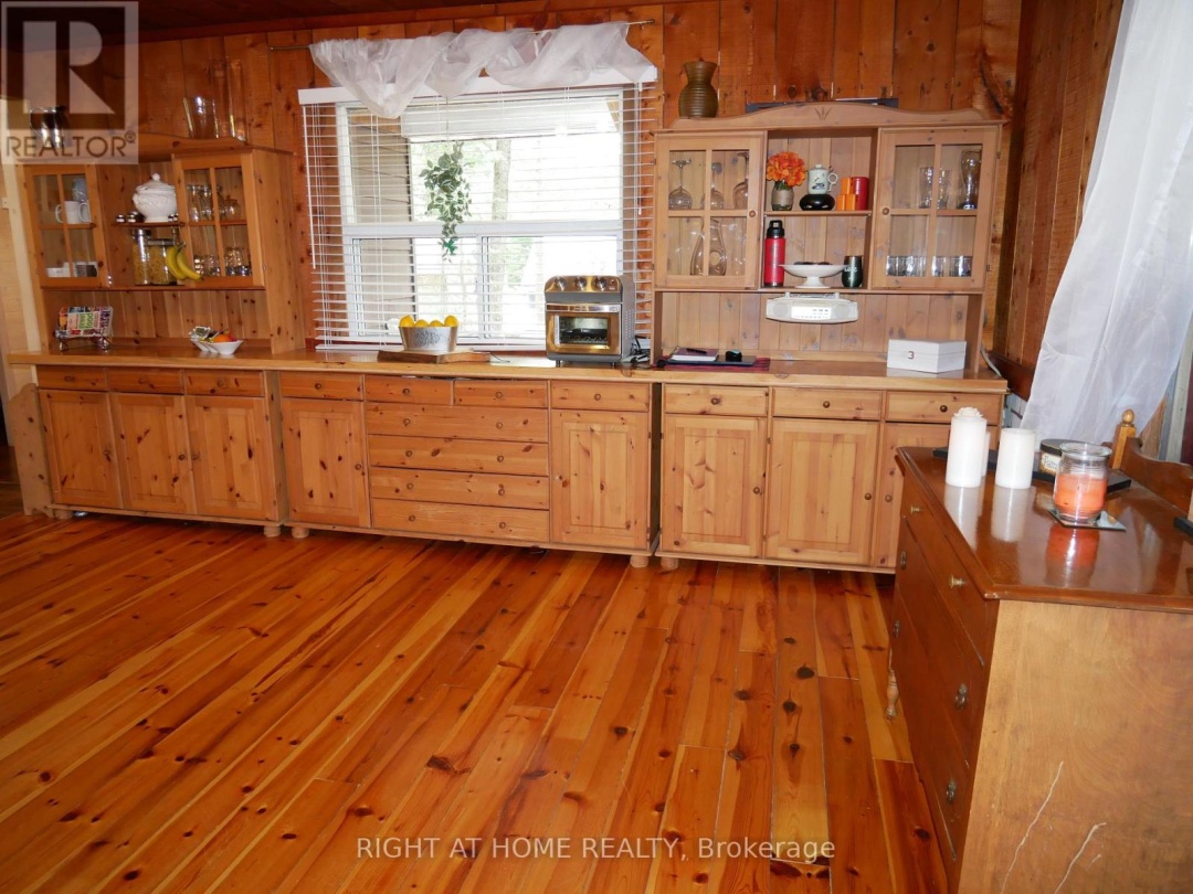 1130 TOWERING OAKS TRAIL W, 