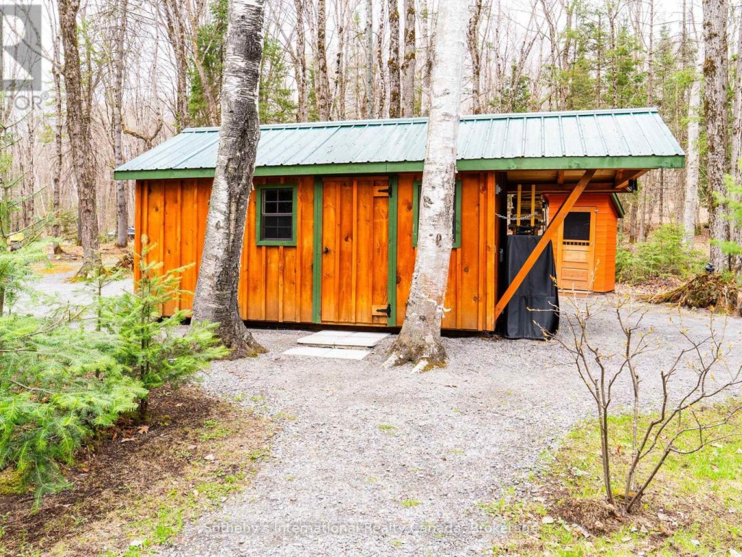 1041 CROCKFORD LANE S, Muskoka River