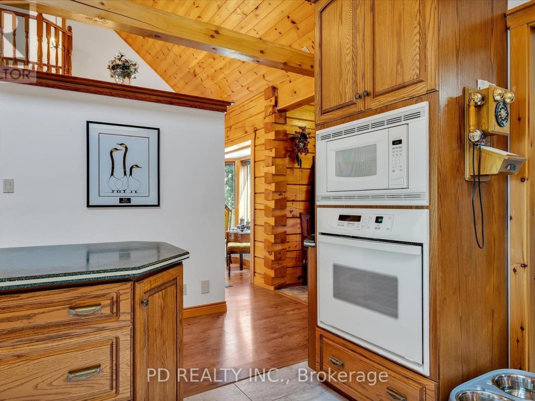 48 STURGEON GLEN ROAD, Sturgeon Lake