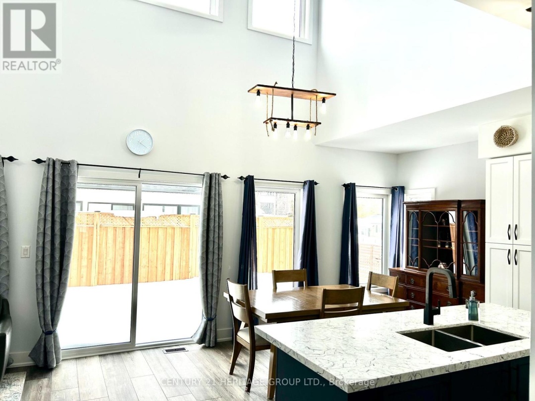 44 RUBY CRESCENT, Lake Simcoe