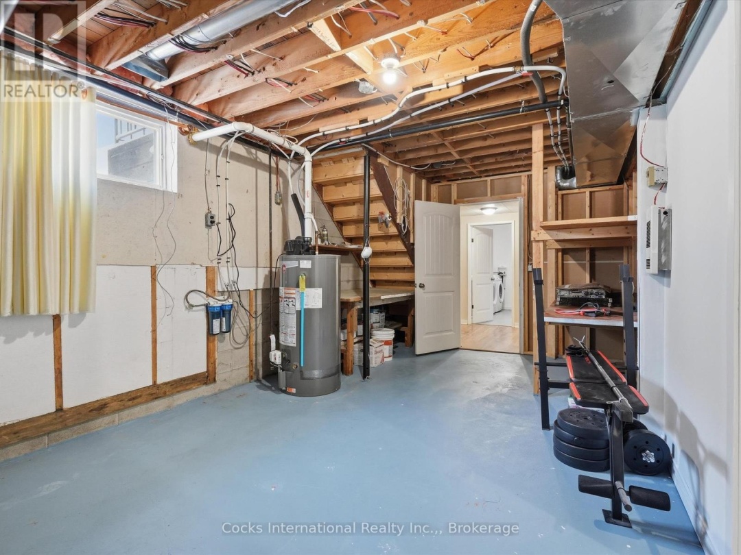 36 SUSAN STREET W, Huntsville (Chaffey)