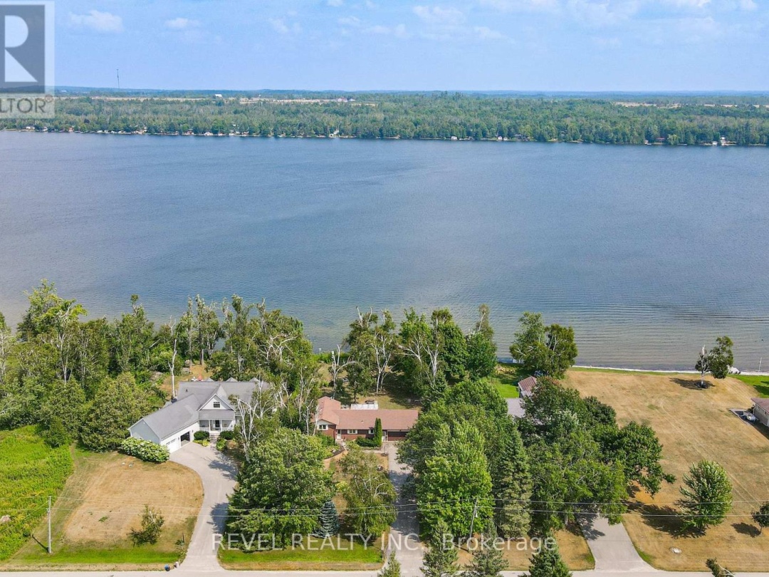 126 PINEWOOD BOULEVARD, Canal Lake