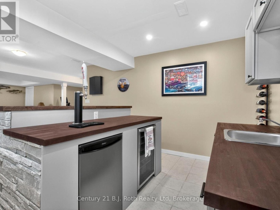 24 HUNTER AVENUE, Tay (Victoria Harbour)