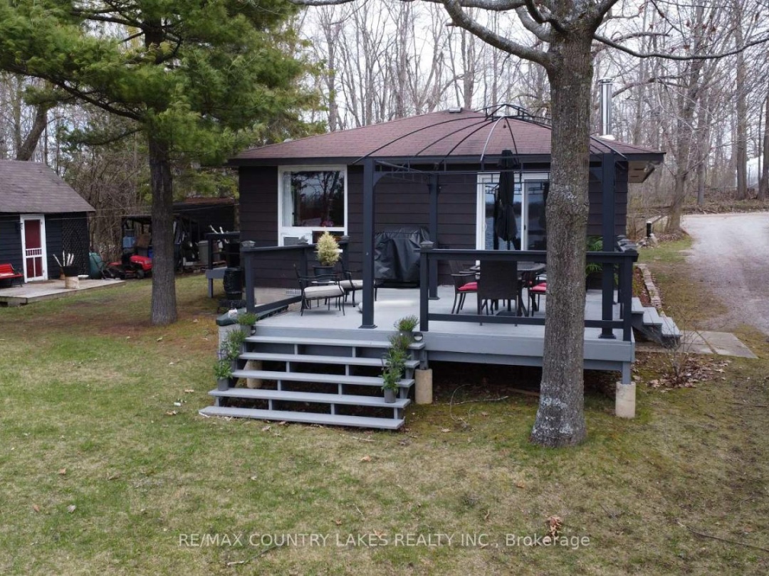 31 HILLCREST AVENUE, Mitchell Lake