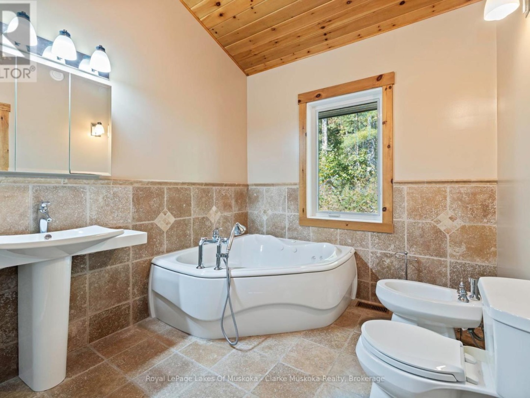 1064 ROAD 3200 & 0 PARKERS POINT ROAD, Lake Muskoka
