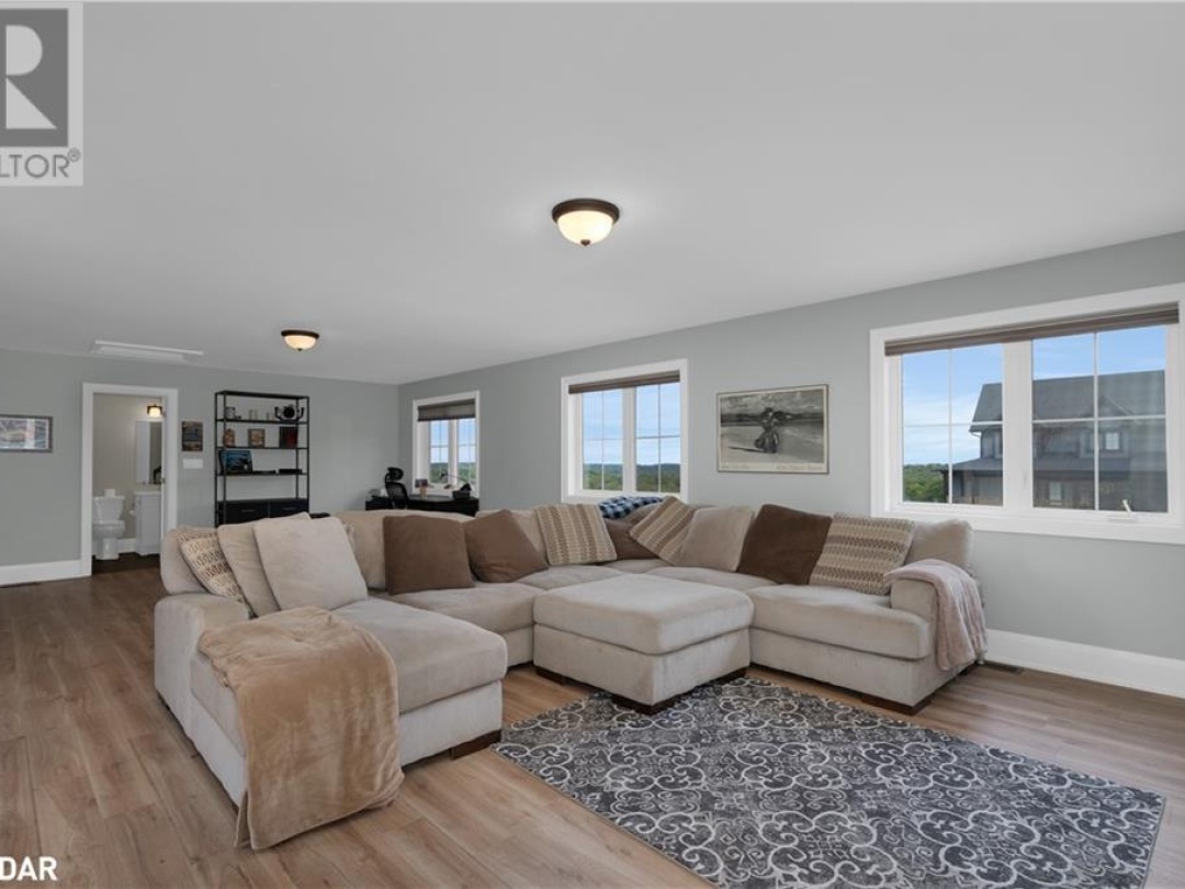 28 THOROUGHBRED Drive, Oro-Medonte