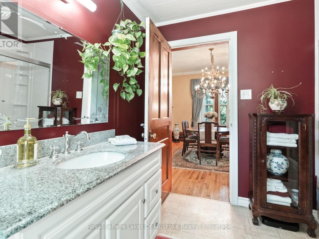 229 FRASERBURG ROAD, Bracebridge (Macaulay)