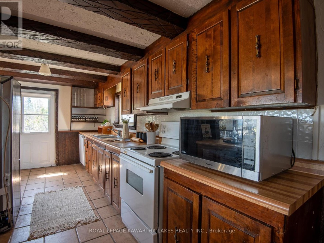 85 THOMAS DRIVE, Sturgeon Lake