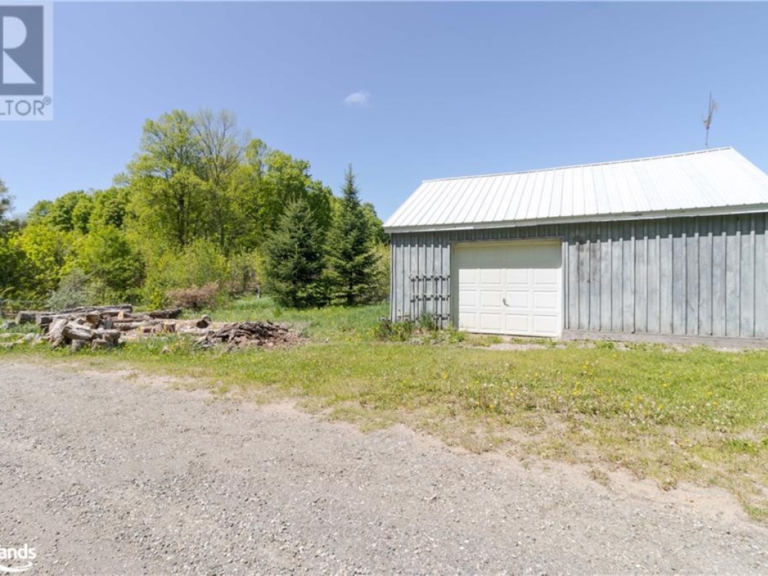 1429 Tamarack Lake Road, Gooderham