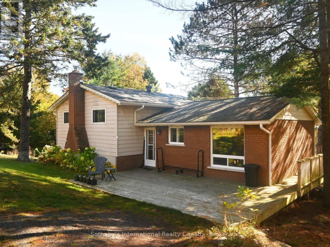 6 PLEASANTVIEW DRIVE, 