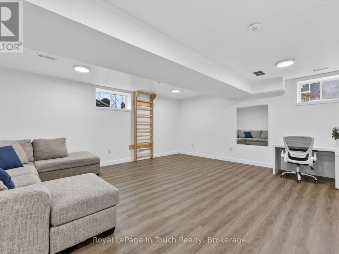 55 HUNTER AVENUE, Tay (Victoria Harbour)