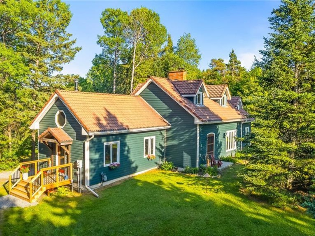 43 Hiawatha Drive, Muskoka River