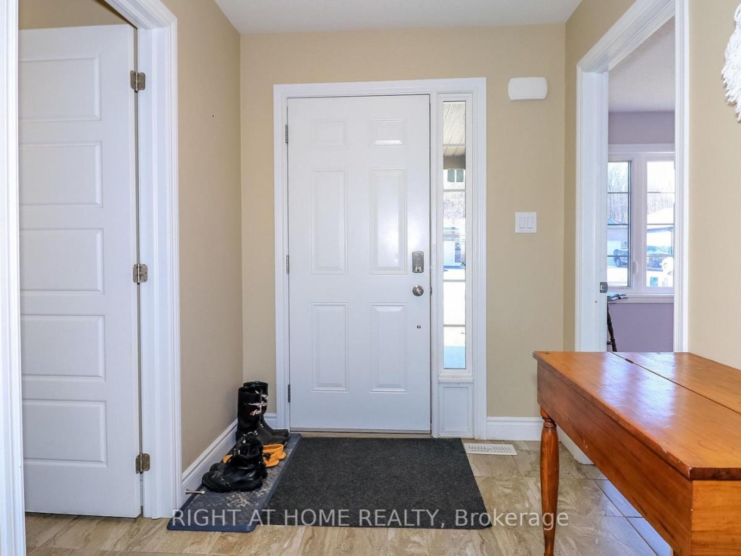 28 HUNTER AVENUE, Tay (Victoria Harbour)